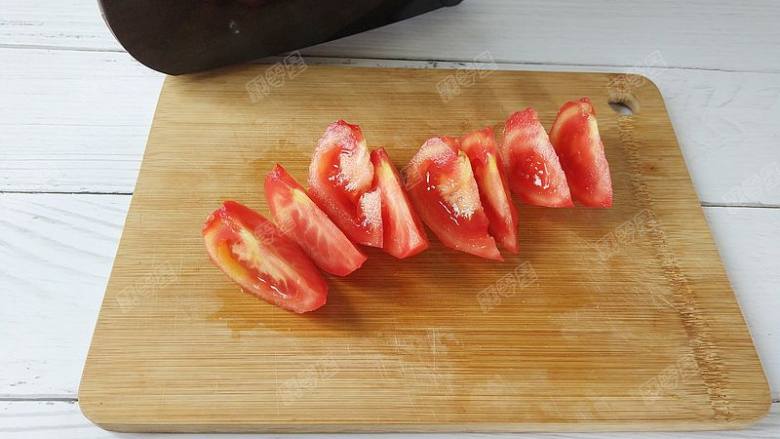番茄苹果汁,去皮的番茄切成块