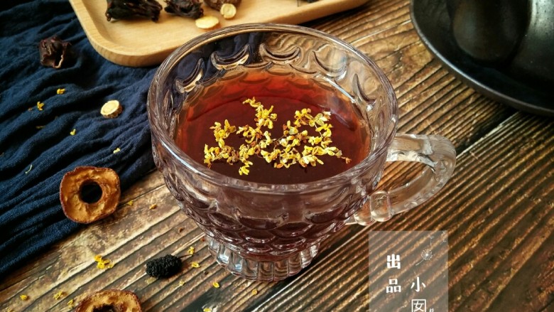 老北京酸梅汤,煮好的酸梅汤不要急着就把它放入冰箱里了。其实这样很不好，不但清香味儿减少了，在那里放时间久了还容易和别的食物串味。