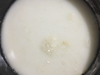 马格利特米酒,将1500g水、糯米粉混合均匀后加入麦芽粉搅拌