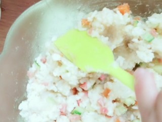 培根土豆泥饭包,加入米饭搅拌均匀