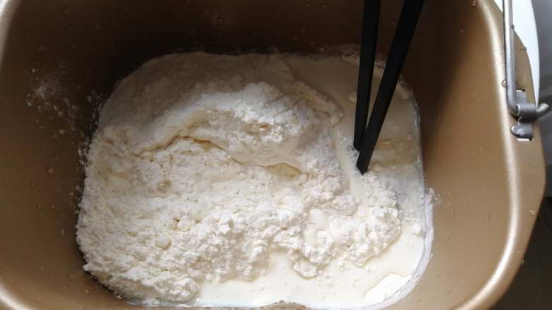 纯牛奶土司,除<a style='color:red;display:inline-block;' href='/shicai/ 887'>黄油</a>，盐，耐高糖酵母以外的原材料全部放入面包机，用筷子稍微搅拌一下。