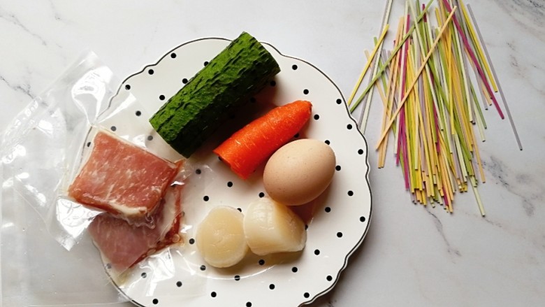 宝宝辅食—贝柱蔬菜肉丸面,准备好食材