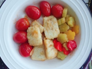了不起的小番茄+番茄杂蔬龙利鱼,起锅，装盘