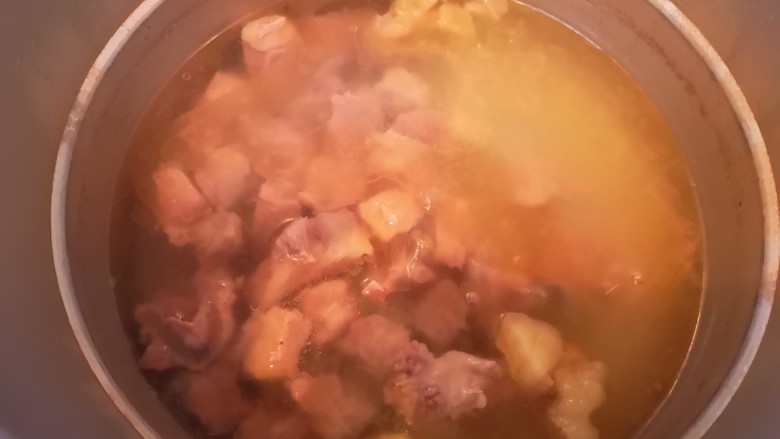 简单又美味~咖喱牛肉,40分钟后打开高压锅盖子