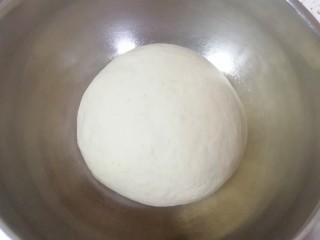 燕麦豆渣馒头,揉成面团，盖上保鲜膜发酵至两倍大。
