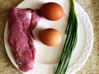 鸡蛋新吃法—抱蛋里脊,准备好食材
