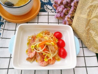 快手菜，肉丝豆芽爆海虾,搭配一碗红枣杂粮粥，就是超美味营养的晚餐