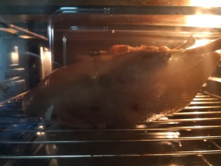 脆皮烤鸭,吹到晚上6：30，进烤箱。热对流模式，150度，35分钟。