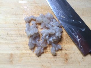 香煎土豆饼 —— 土豆的N种吃法1,虾仁改刀，稍微切碎点