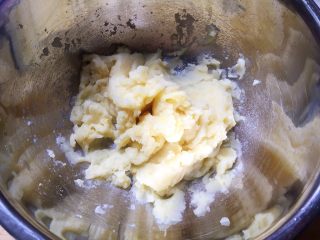 香煎土豆饼 —— 土豆的N种吃法1,碾压成泥