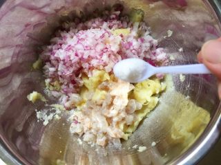 香煎土豆饼 —— 土豆的N种吃法1,放盐