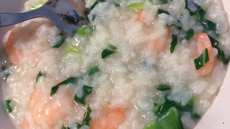 蔬菜虾仁粥,一款老少皆宜的蔬菜虾仁粥就做好啦，是不是特别简单，夏天来一碗，消热又解暑