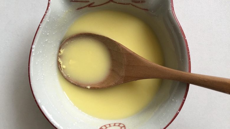 黄金酱烩饭,准备好的蛋黄液备用