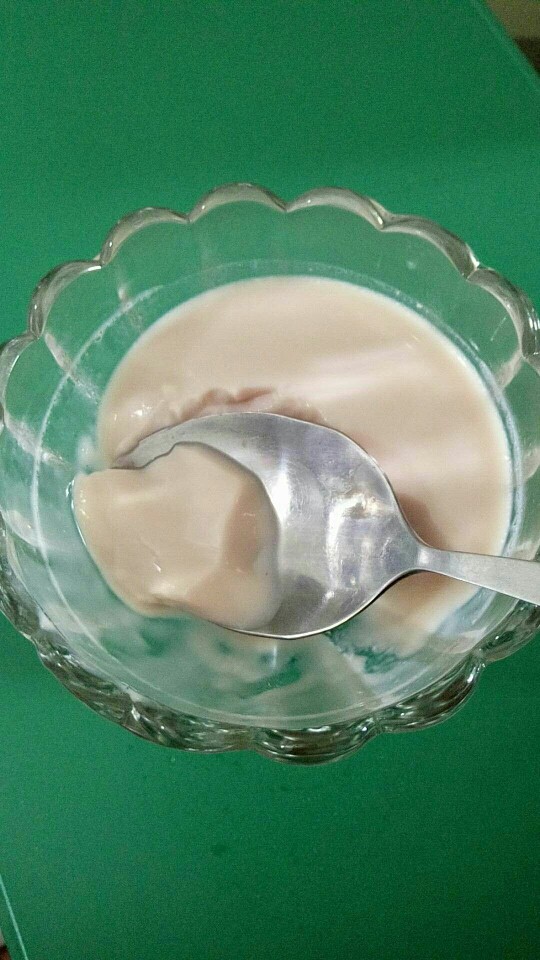 红茶花胶奶冻,这个拿出来没及时吃，慢慢可以看到有融化。
就大概编辑到这里，有疑问的亲可以加下微信探讨：zenglixuan614