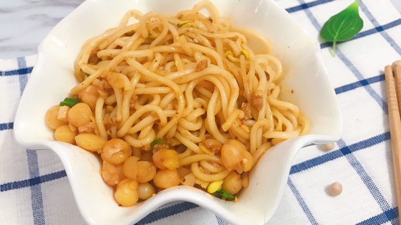 重庆小面之最爱豌杂面,开吃吧，多多的杂酱多多的豌豆