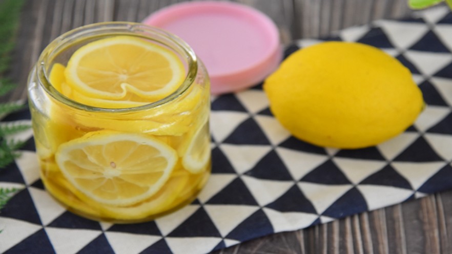 夏天最滋润的事，就是来一杯酸甜柠檬蜜