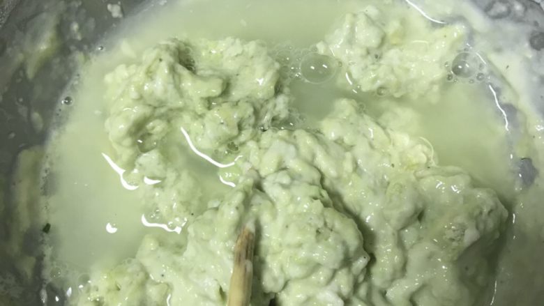 绿色早餐—翡翠春卷,一个方向不停搅拌