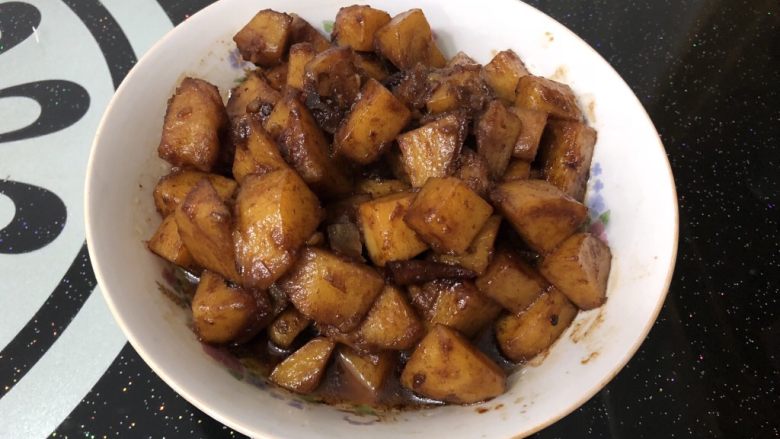 红烧老鹅,鹅汤可以用来烧土豆，非常好吃。