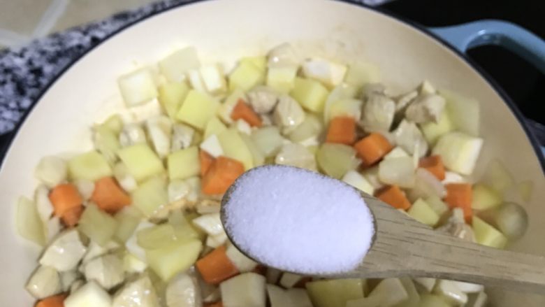 咖喱蔬菜鸡肉饭—珐琅锅版,盐