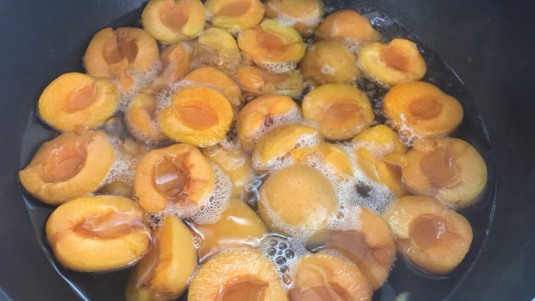糖水杏,继续加热至沸腾，沸腾后持续两三分钟即可
