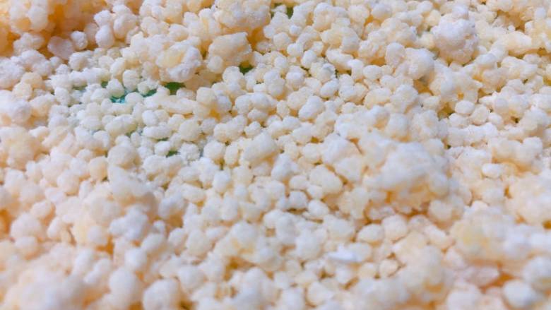 【宝宝辅食】干贝小米疙瘩汤,最后小米都裹上面粉喽；