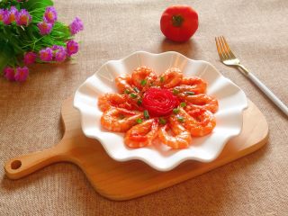 茄汁大虾,出锅摆盘即可食用。