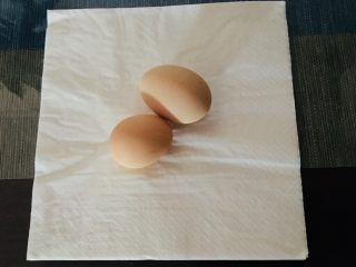 电饭锅溏心蛋,我用的宜家的纸巾