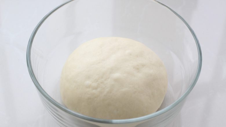 发面红糖饼,用筷子搅拌成棉絮状，然后用手揉成光滑的面团放温暖处进行发酵