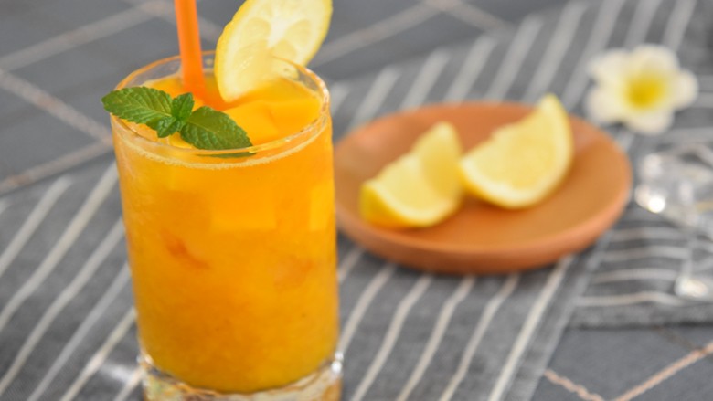 芒果绿茶—这样能喝出雪泥的口感，夏天的味道啊