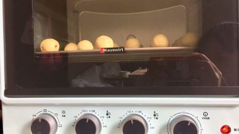 酸甜软糯蔓越莓麻薯,烤箱中下层160度30分钟，下火温度可适量低点哦～
