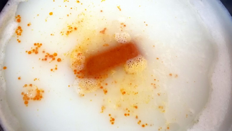 咖喱菌菇蔬菜火锅,下入一块安记能量热辣咖喱。