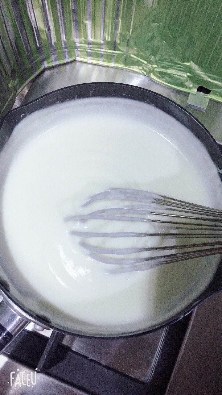 椰蓉牛奶小方,搅拌至完全融合，一点要注意继续搅拌不能停