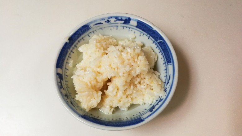 桂香枸杞酒酿蛋花,准备半碗老酒酿