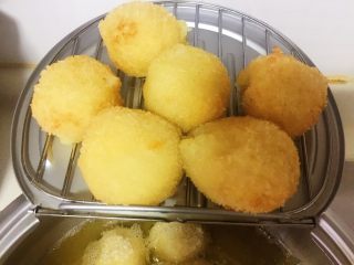 芝士土豆球——土豆的N种吃法2,金黄色出锅