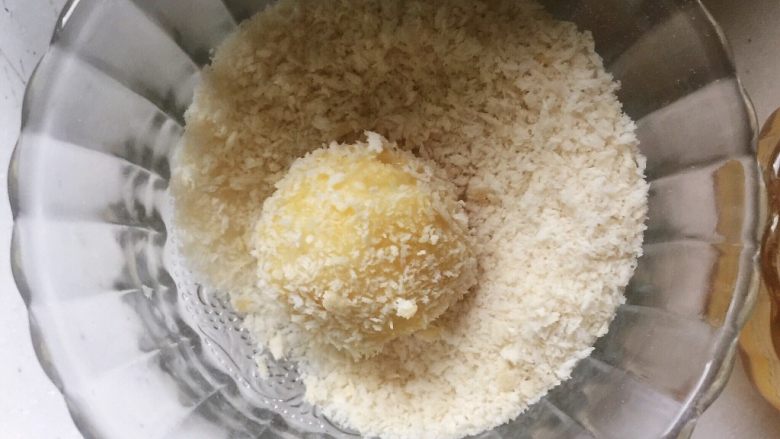 芝士土豆球——土豆的N种吃法2,再滚上一层面包糠