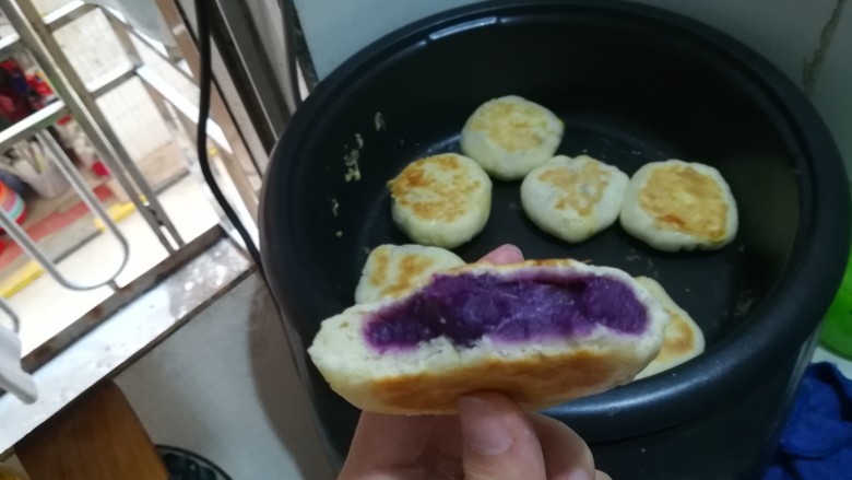 紫薯糯米馅饼,试吃一个，皮薄馅多