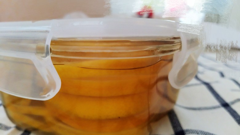蜂蜜柠檬水,冷藏一天后，颜色明显加深