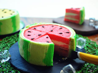 夏季私房热门的西瓜蛋糕,成品图
