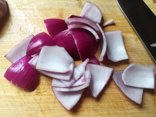 烤土豆杂蔬——土豆的N种吃法3
,洋葱切大块