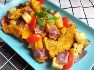 烤土豆杂蔬——土豆的N种吃法3
,完成