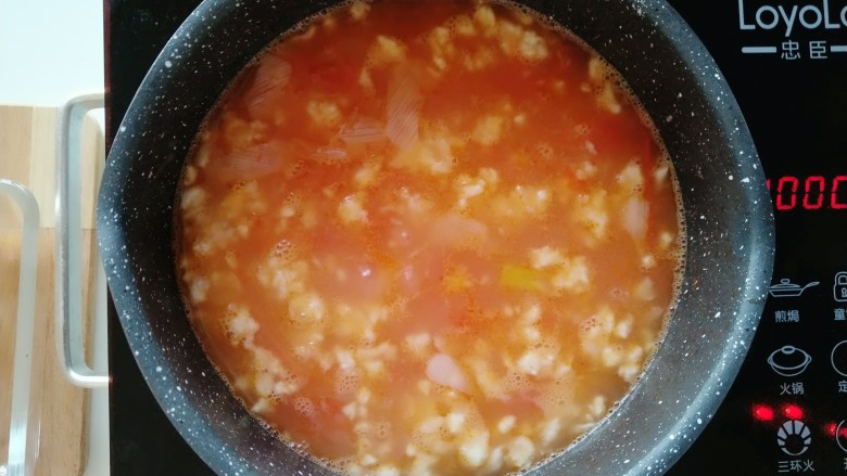 海米番茄疙瘩汤,煮至冒泡时加入<a style='color:red;display:inline-block;' href='/shicai/ 1694'>海米</a>继续煮至1-2分钟即可。