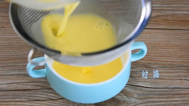 芒果牛奶炖蛋—嫩滑无比，呲溜一下滑入肚子里,过筛。