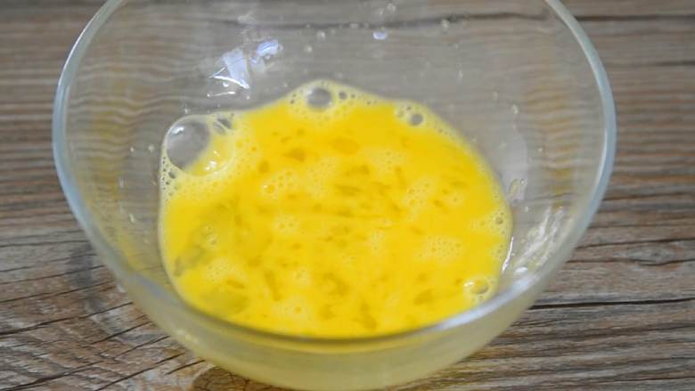 芒果牛奶炖蛋—嫩滑无比，呲溜一下滑入肚子里,静置3~5分钟待糖融化。