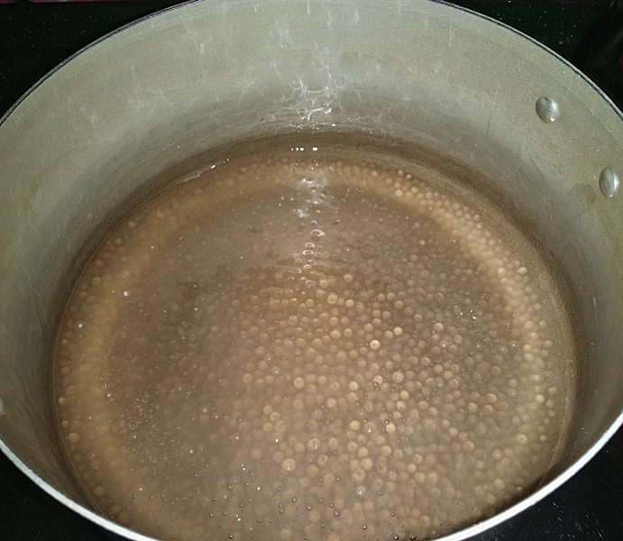 火龙果椰浆西米露,直煮至完全透明，大约需10~15分钟左右