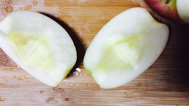无添加自制苹果醋,这样苹果就很干净了，可以切片