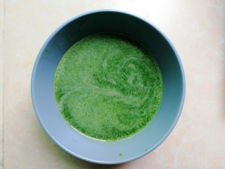 彩色糯米饭,是不是很漂亮的绿色蔬菜汁