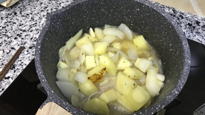 西式土豆浓汤,加少量水