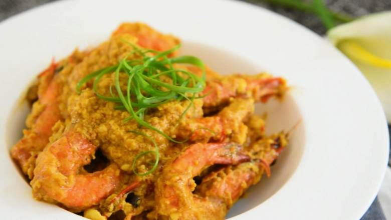 好吃到吮手指，让你回味无穷的泰式咖喱虾,香香脆脆的咖喱虾，让你心满意足的一道菜。