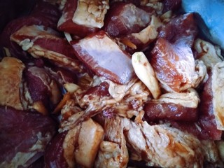 大肉粽,猪肉用酱油 盐淹进味