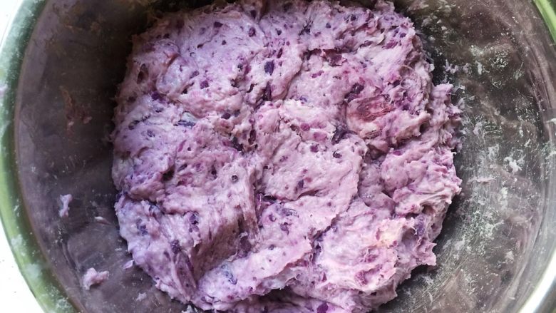紫薯发糕,拌匀至没有干粉，放在温暖处发酵